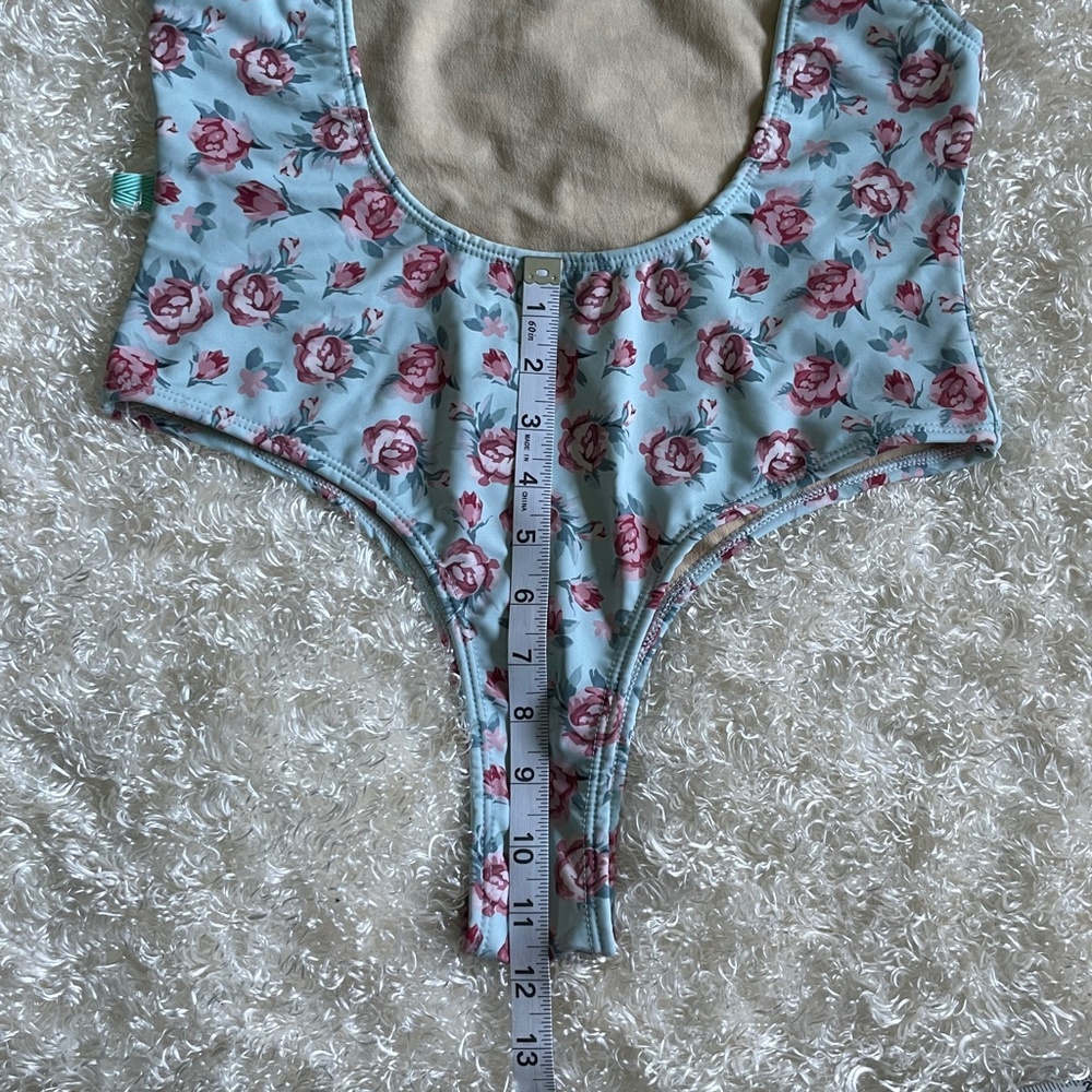 Bikini - Picture 6 of 6